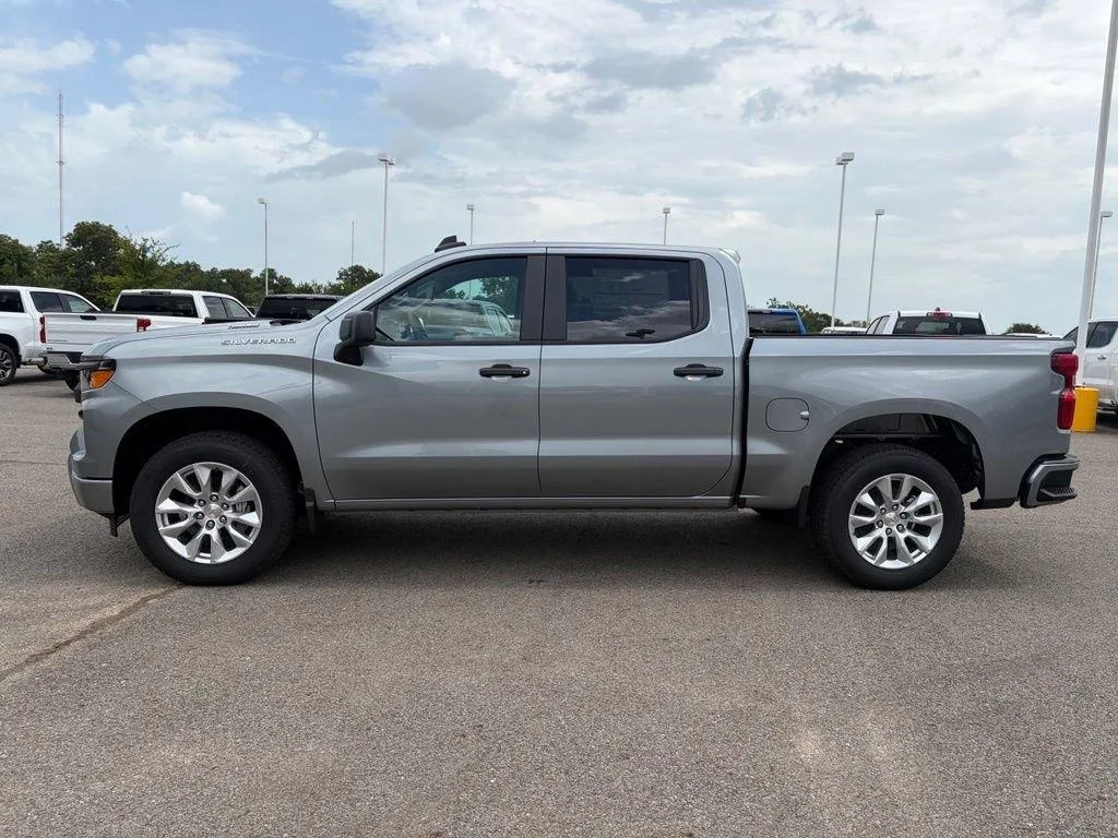 Chevrolet Silverado 1500 — photo 2 of 7
