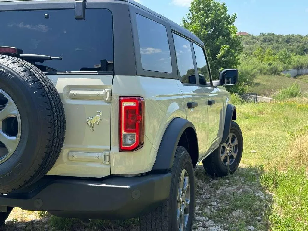 Ford Bronco — photo 5 of 7