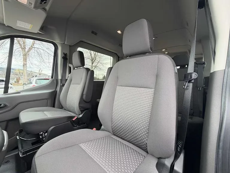 Ford Transit — photo 2 of 6