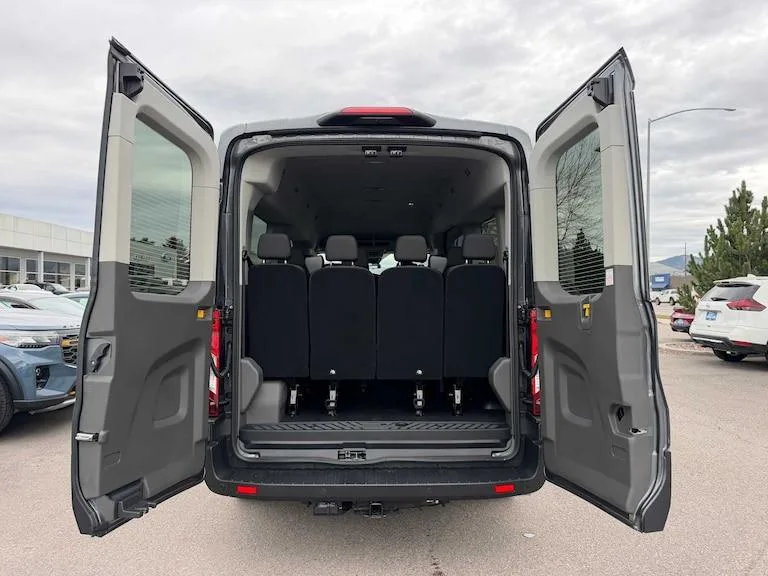 Ford Transit — photo 4 of 6